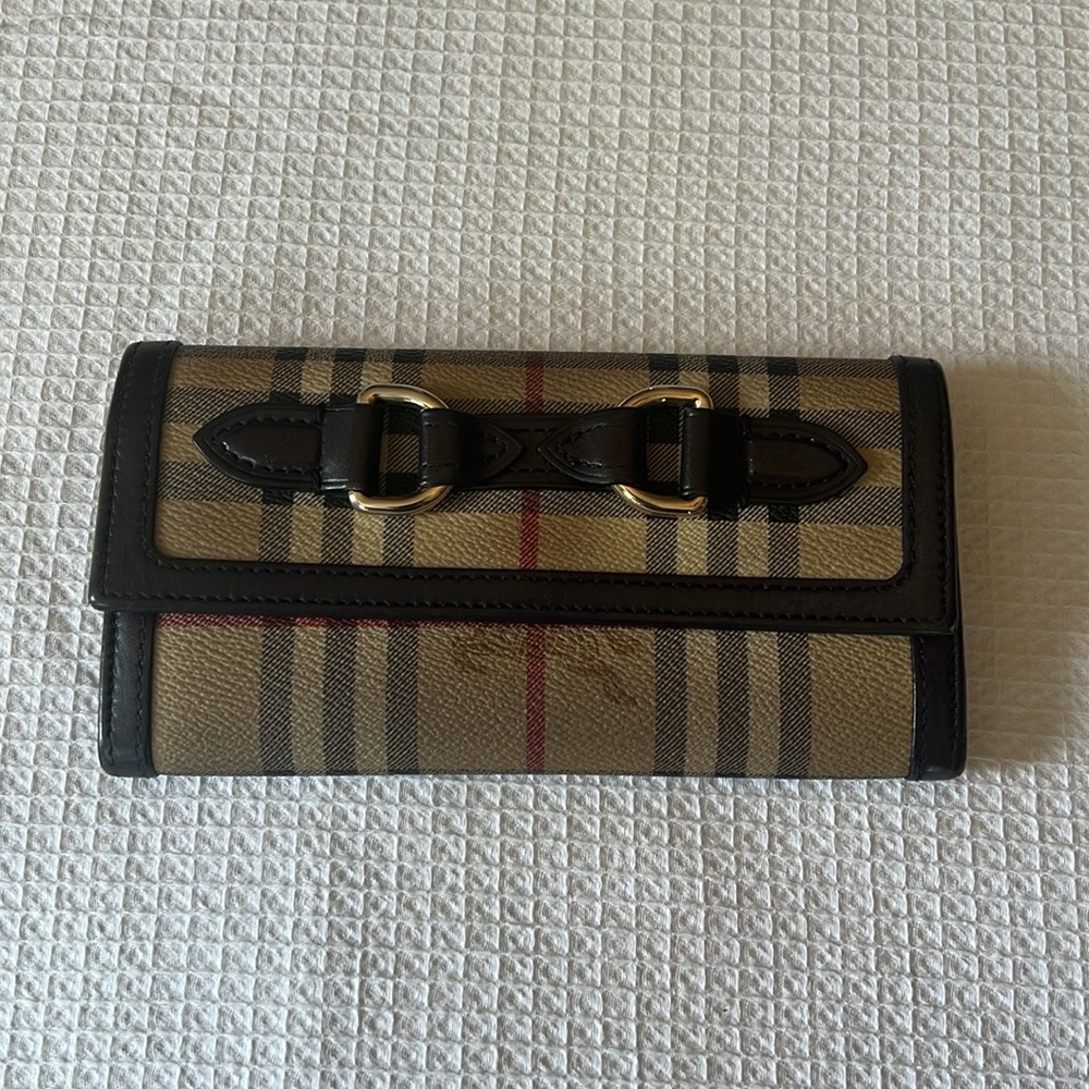 Burberry Wallet in iconic beige,red,and black plaid